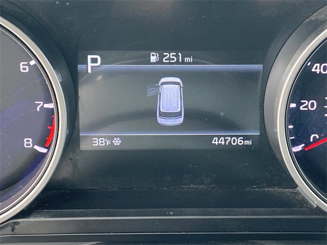 Used 2023 Kia Carnival LX image 17