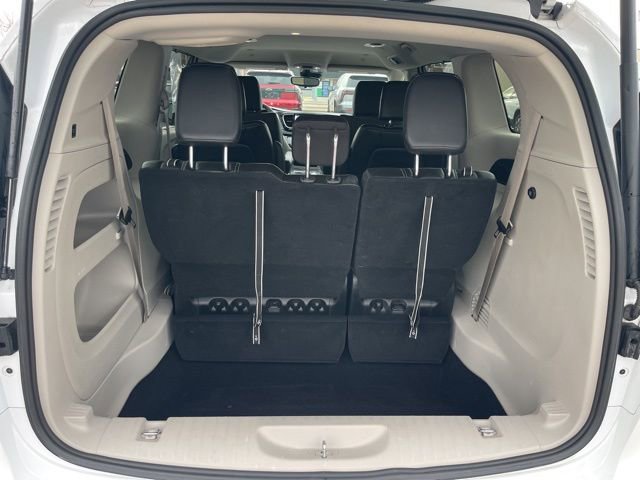 Used 2024 Chrysler Pacifica Touring-L image 36