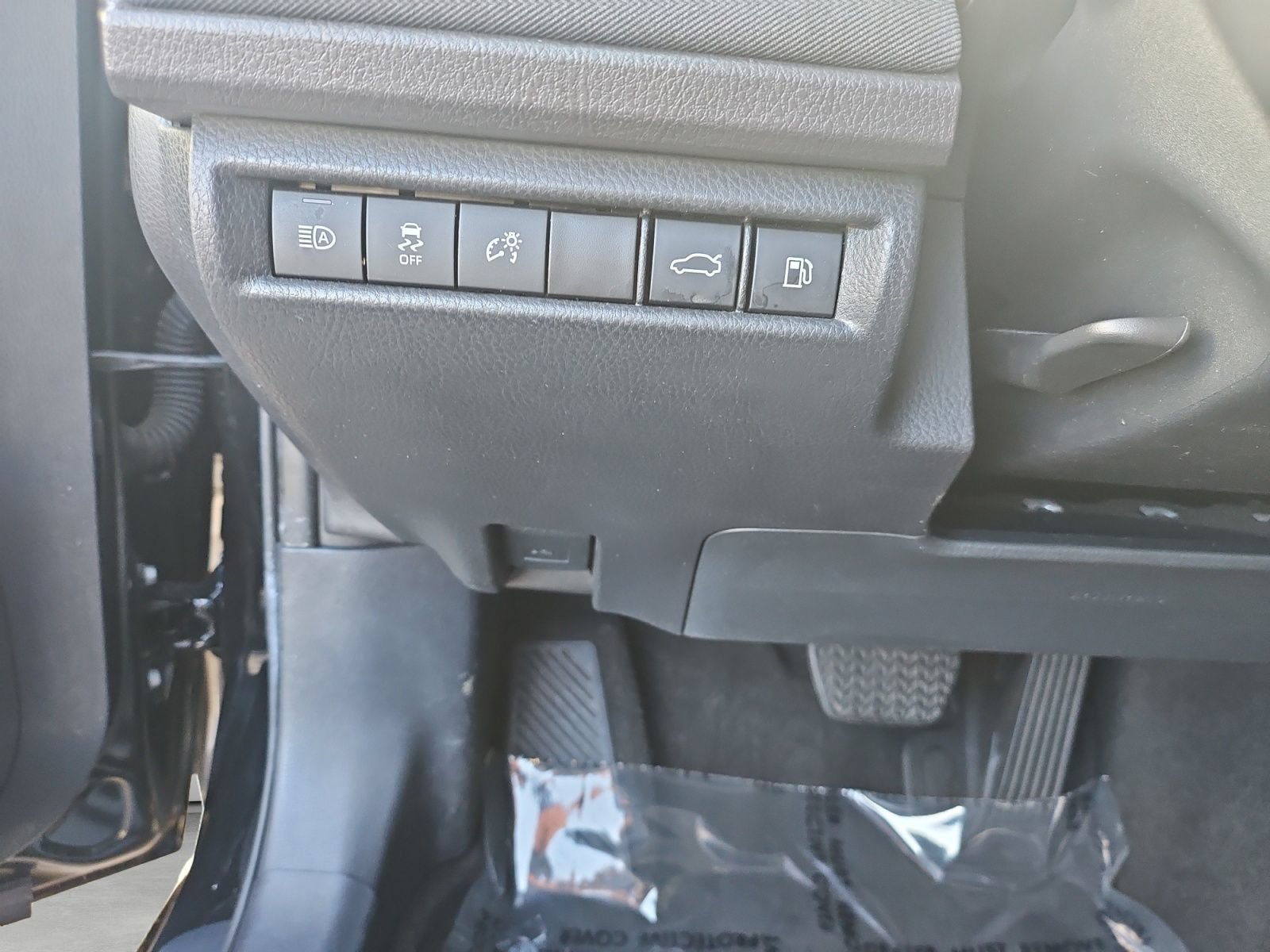 Used 2025 Toyota Camry LE FWD image 25