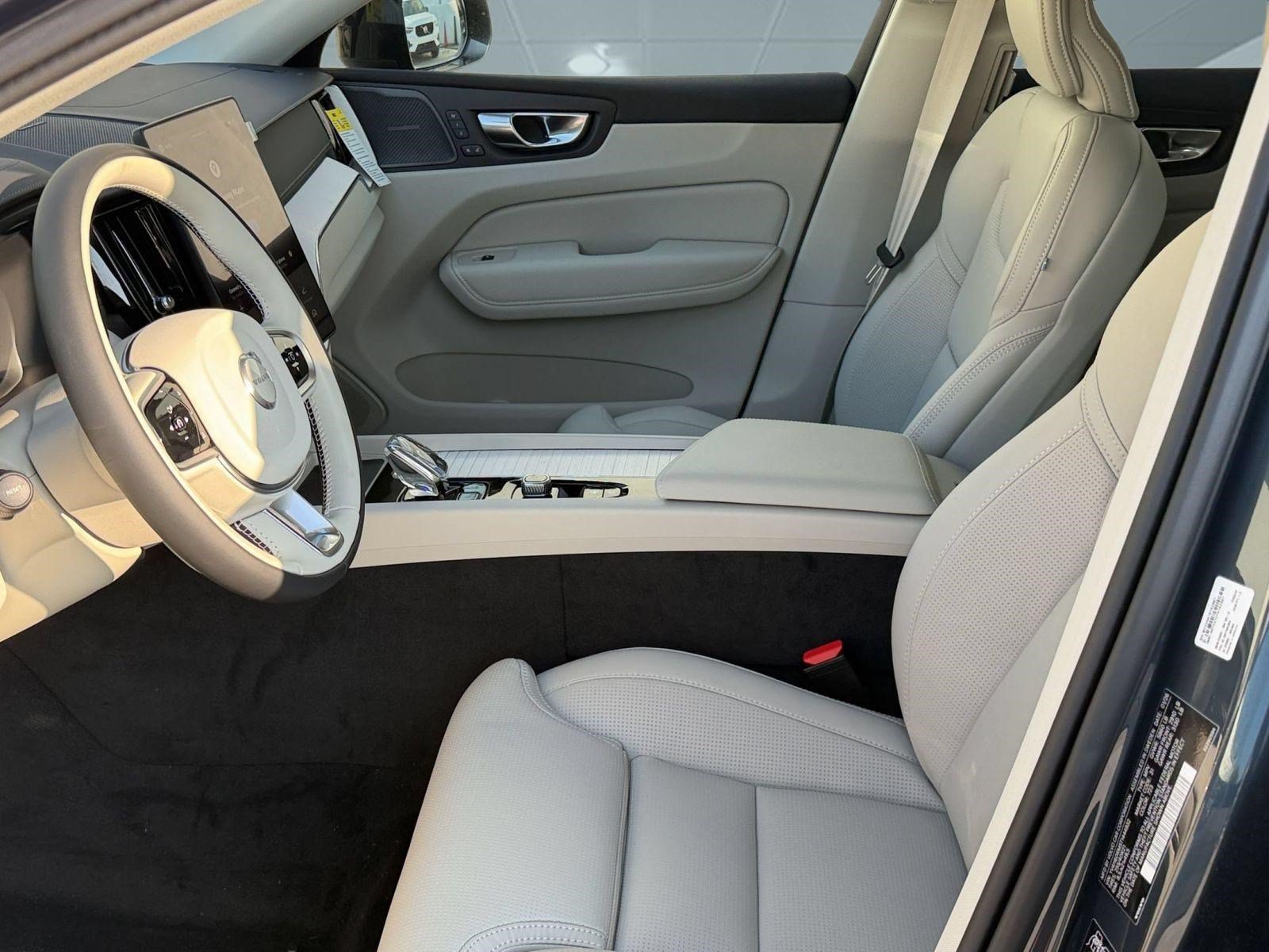 New 2026 Volvo XC60 T8 Ultra w/ Climate Package AWD/4WD image 5