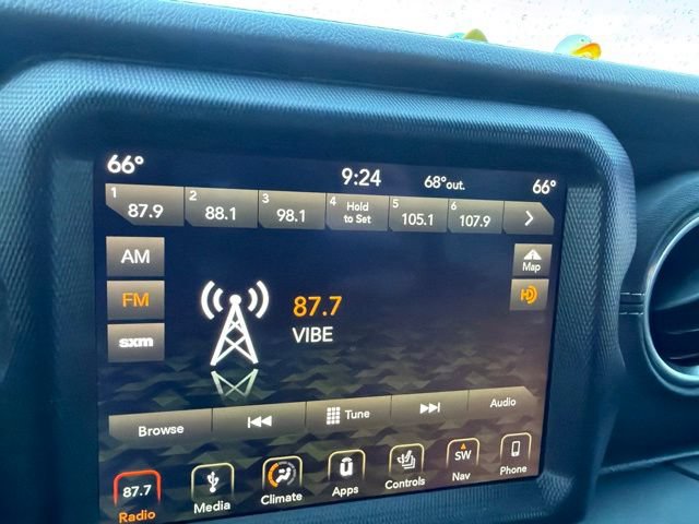 Used 2018 Jeep Wrangler Unlimited Sahara AWD/4WD image 10