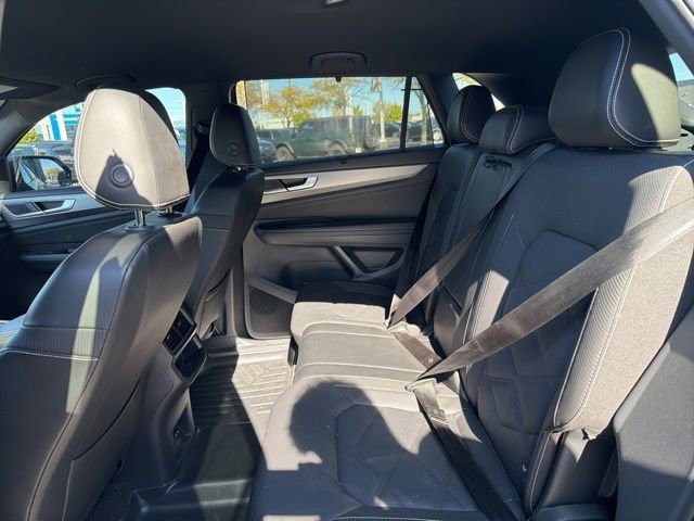 Used 2024 Volkswagen Atlas Cross Sport SE image 17