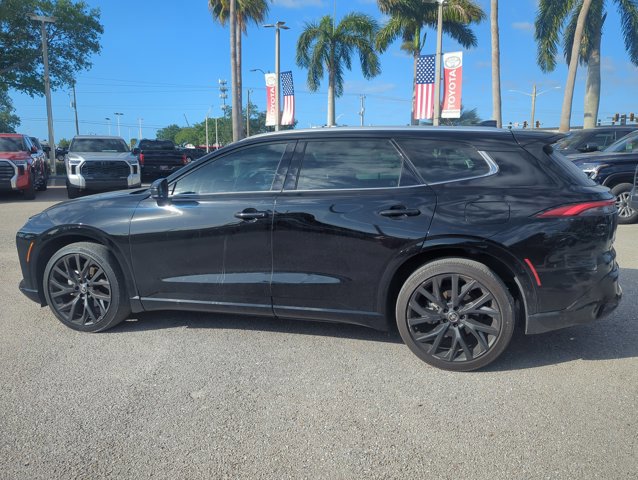 Used 2025 Toyota Crown Signia w/ Advanced Technology Package AWD/4WD image 5