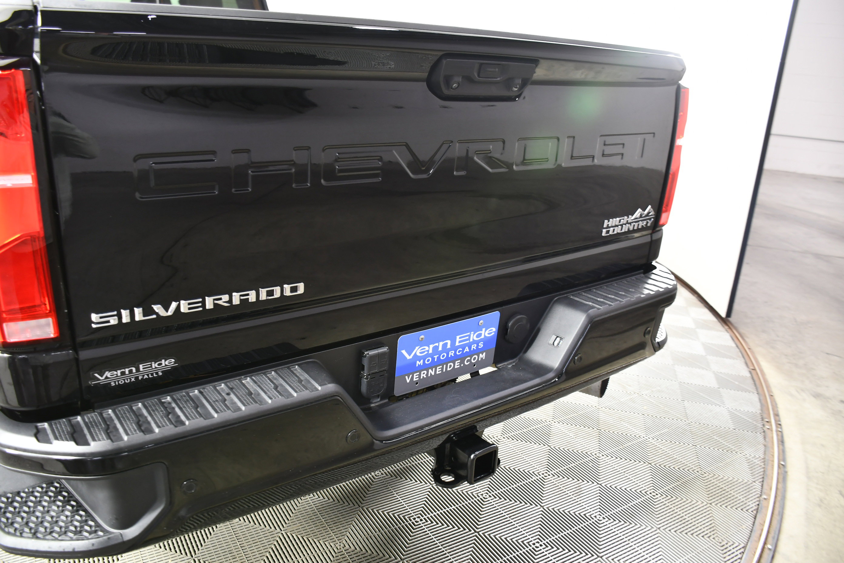 Used 2024 Chevrolet Silverado 3500 High Country w/ High Country Premium Package AWD/4WD image 15