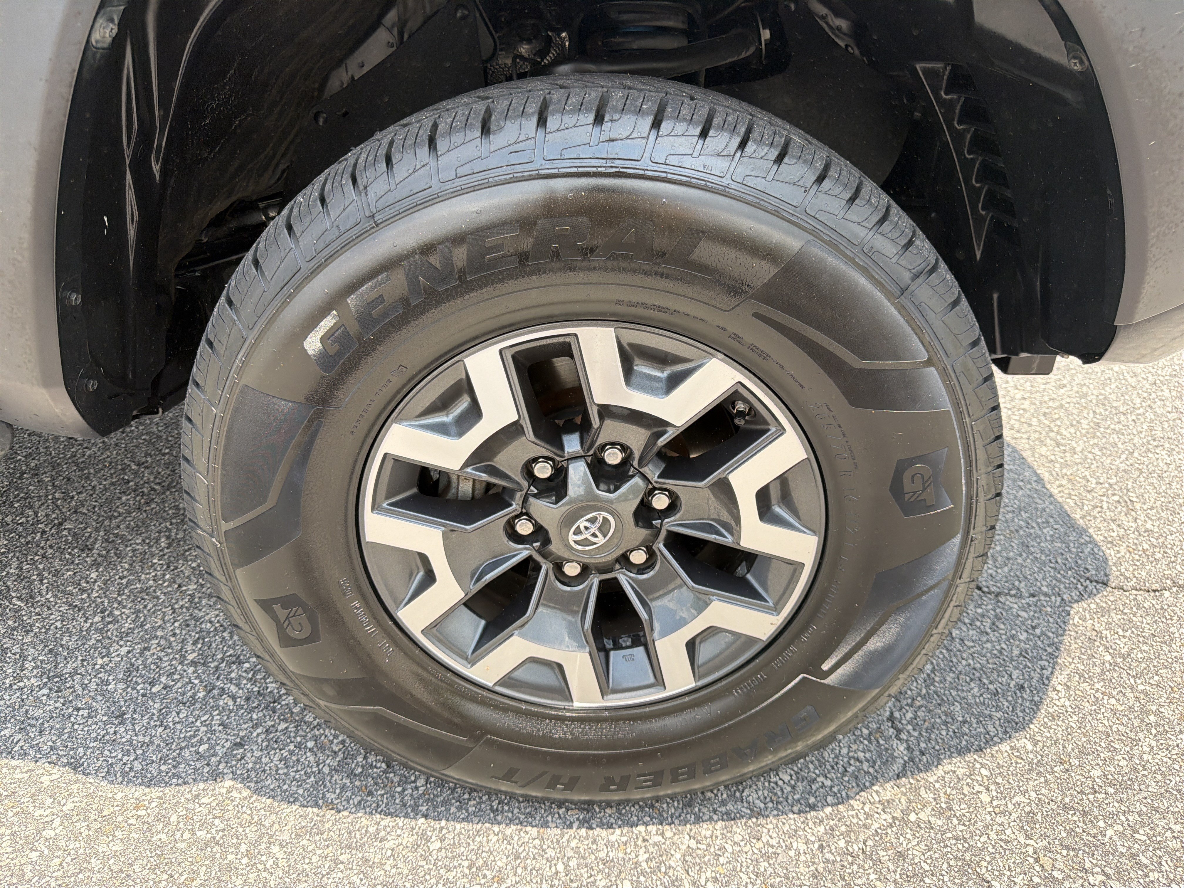 Used 2019 Toyota Tacoma TRD Off-Road AWD/4WD image 23
