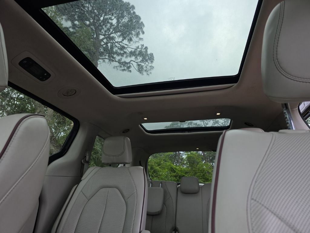 Used 2020 Chrysler Pacifica Limited FWD image 14