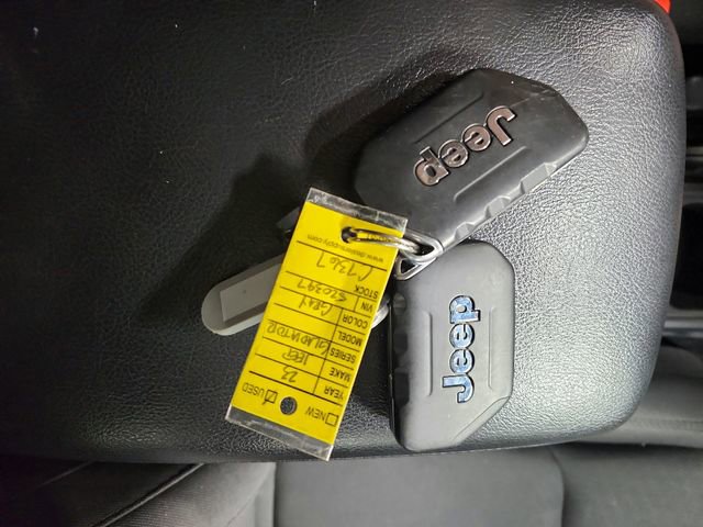 Used 2023 Jeep Gladiator Sport AWD/4WD image 10