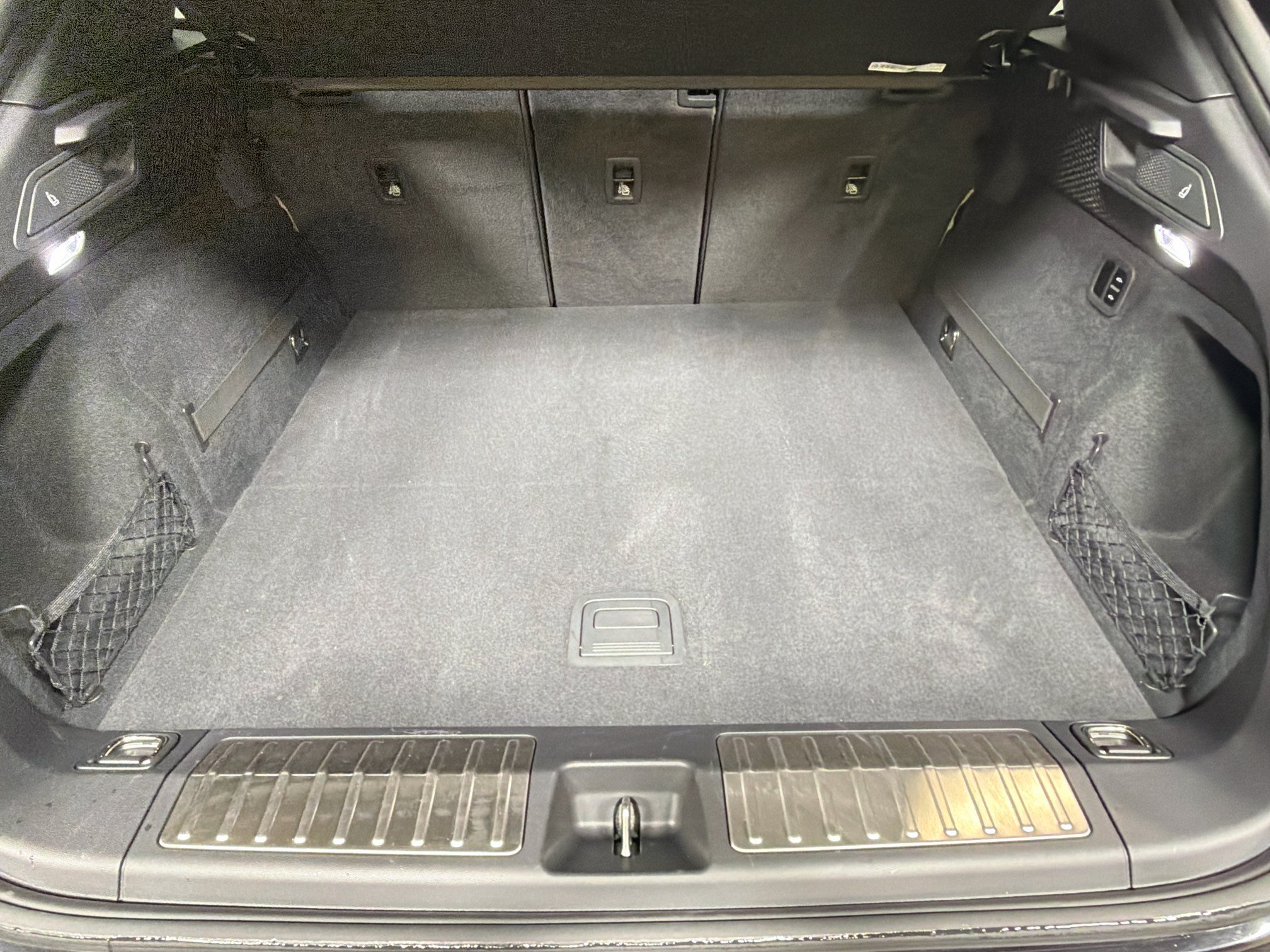 Certified 2026 Porsche Macan Electric RWD image 13