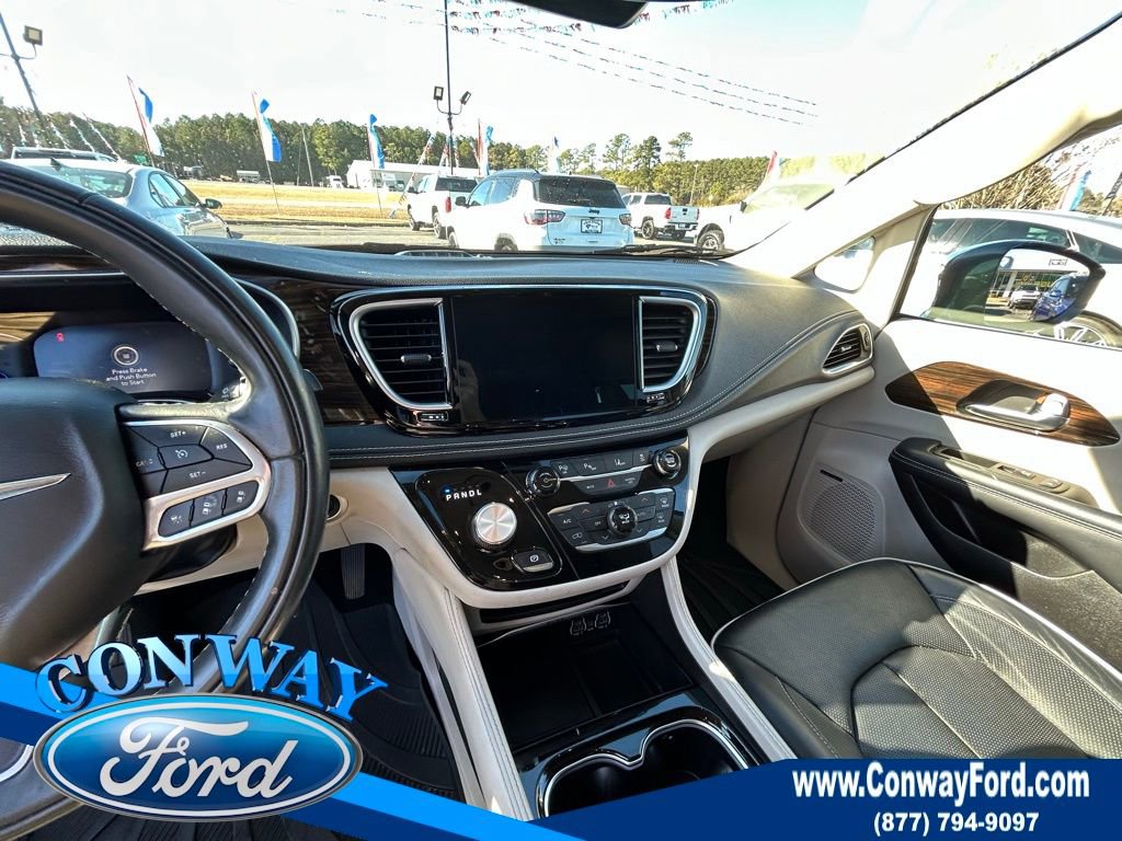 Used 2022 Chrysler Pacifica Limited w/ Uconnect Theater Family Group image 34