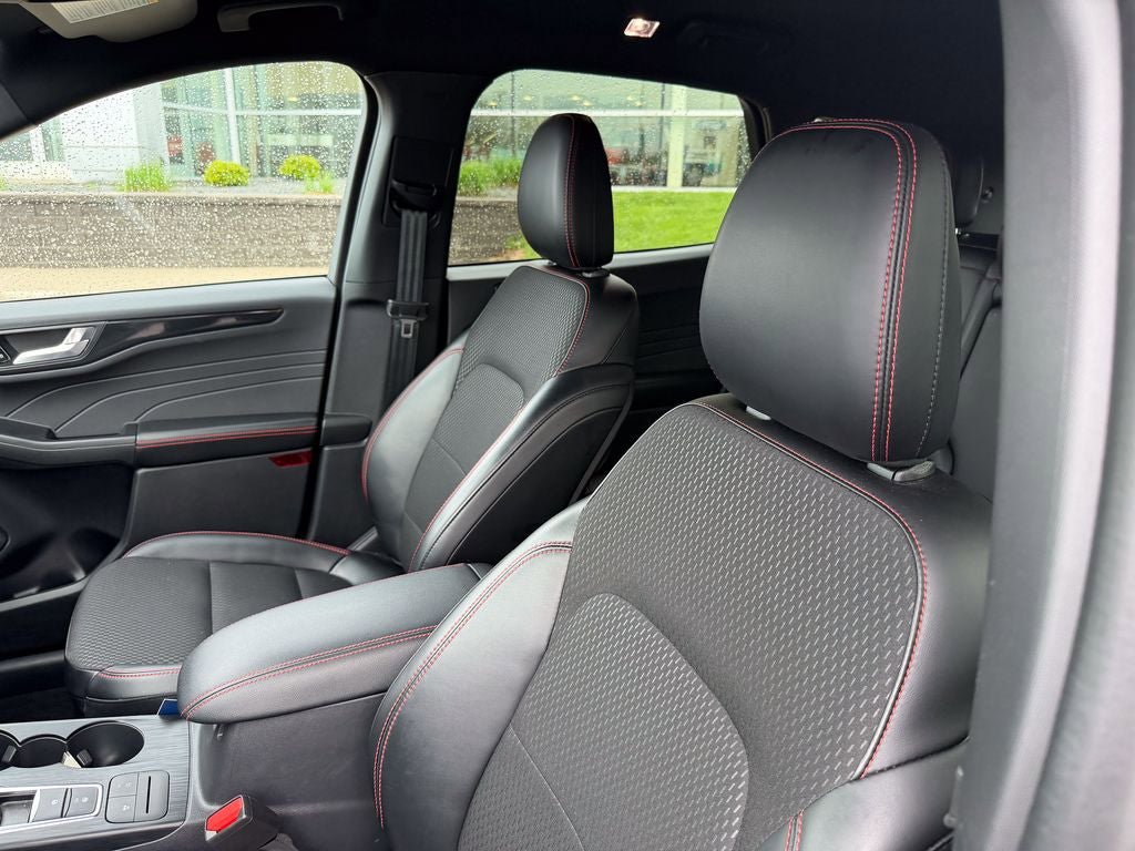Certified 2025 Ford Escape ST-Line AWD/4WD image 10
