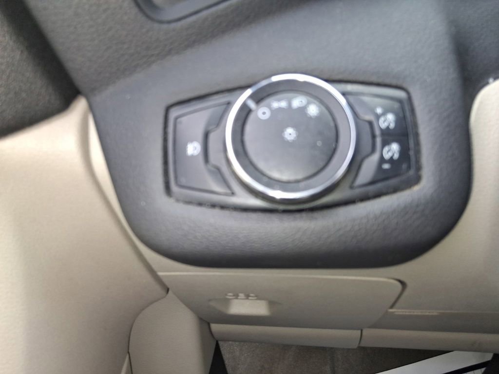 Used 2014 Ford C-MAX Energi SEL w/ Equipment Group 303A FWD image 22