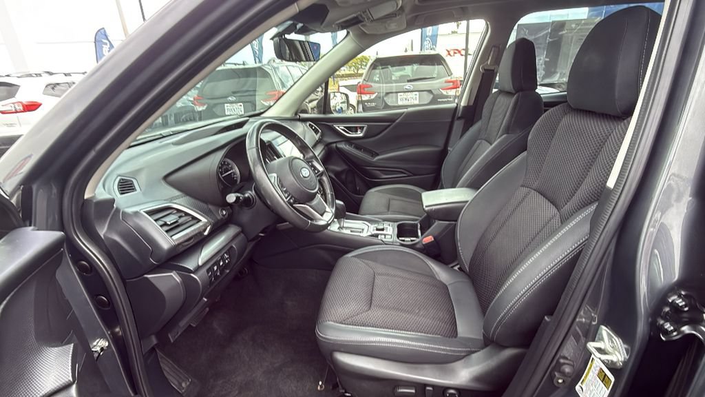Certified 2023 Subaru Forester Premium AWD/4WD image 17