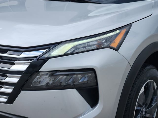 Used 2024 Nissan Rogue SV image 6