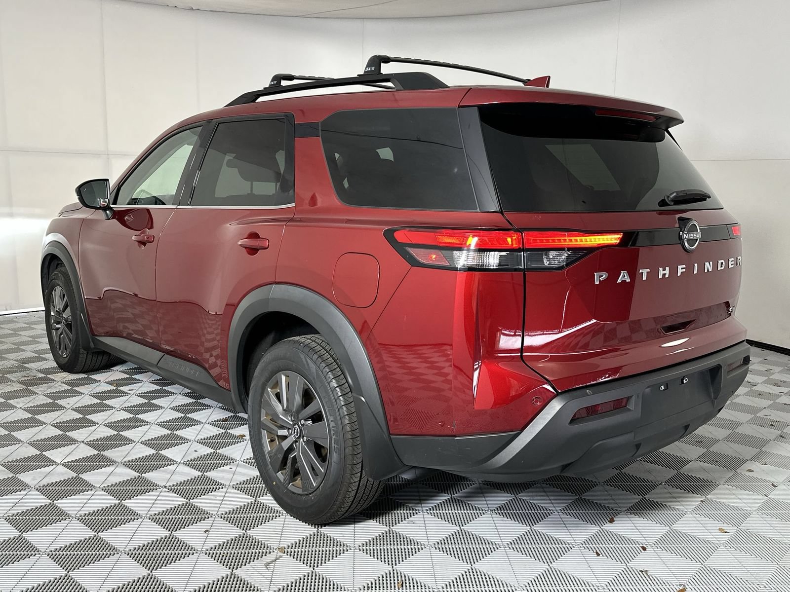 Certified 2024 Nissan Pathfinder SV FWD image 6