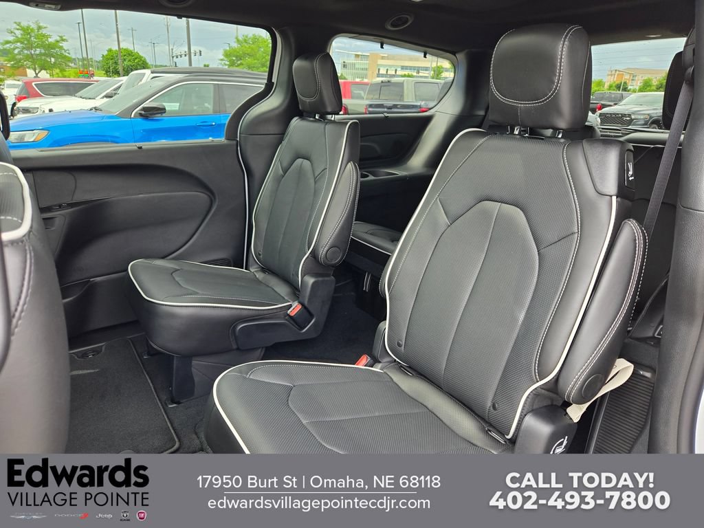 New 2027 Chrysler Pacifica Limited AWD/4WD image 28