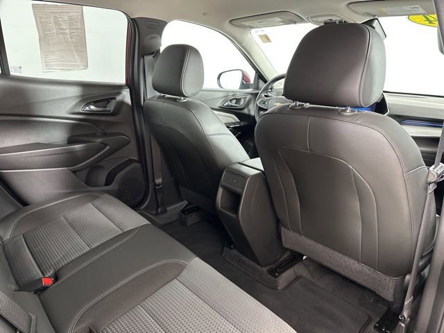 Used 2024 Chevrolet Trax LT w/ LT Convenience Package image 27