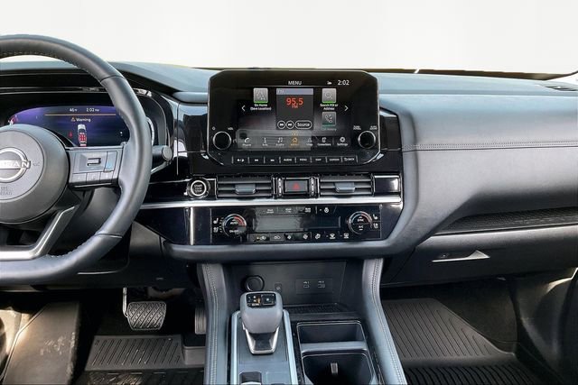 Used 2024 Nissan Pathfinder Platinum w/ Cargo Package image 9