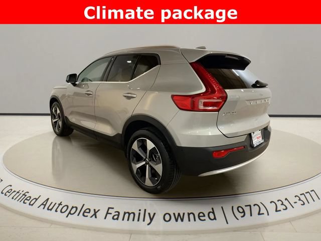 Used 2025 Volvo XC40 B5 Plus AWD/4WD image 3