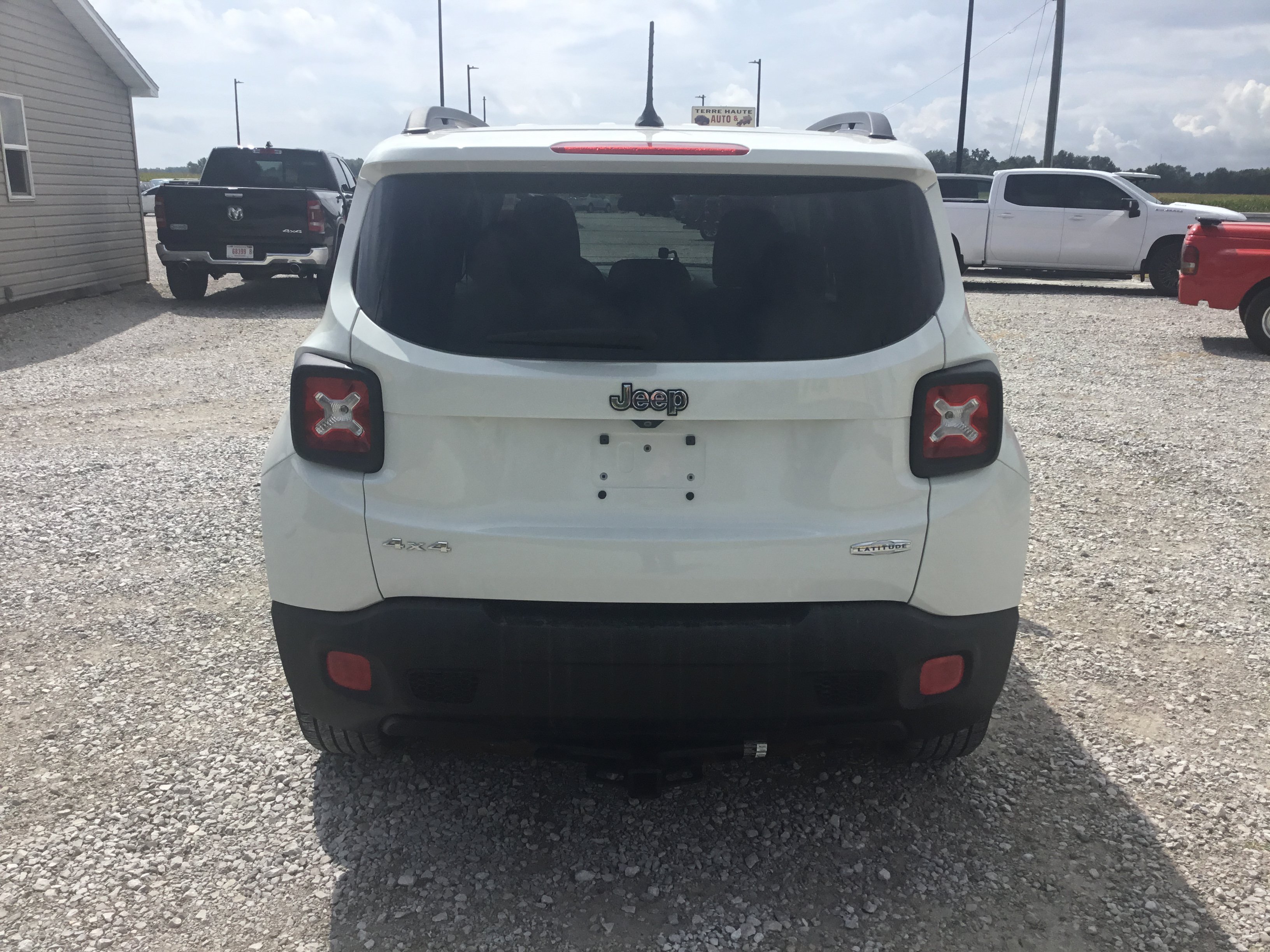 Used 2017 Jeep Renegade Latitude AWD/4WD image 4