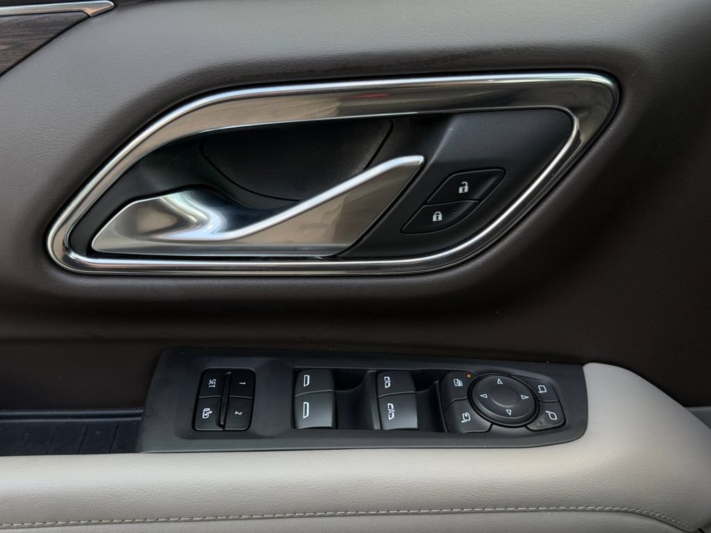 Used 2022 Chevrolet Suburban LT w/ Luxury Package AWD/4WD image 28
