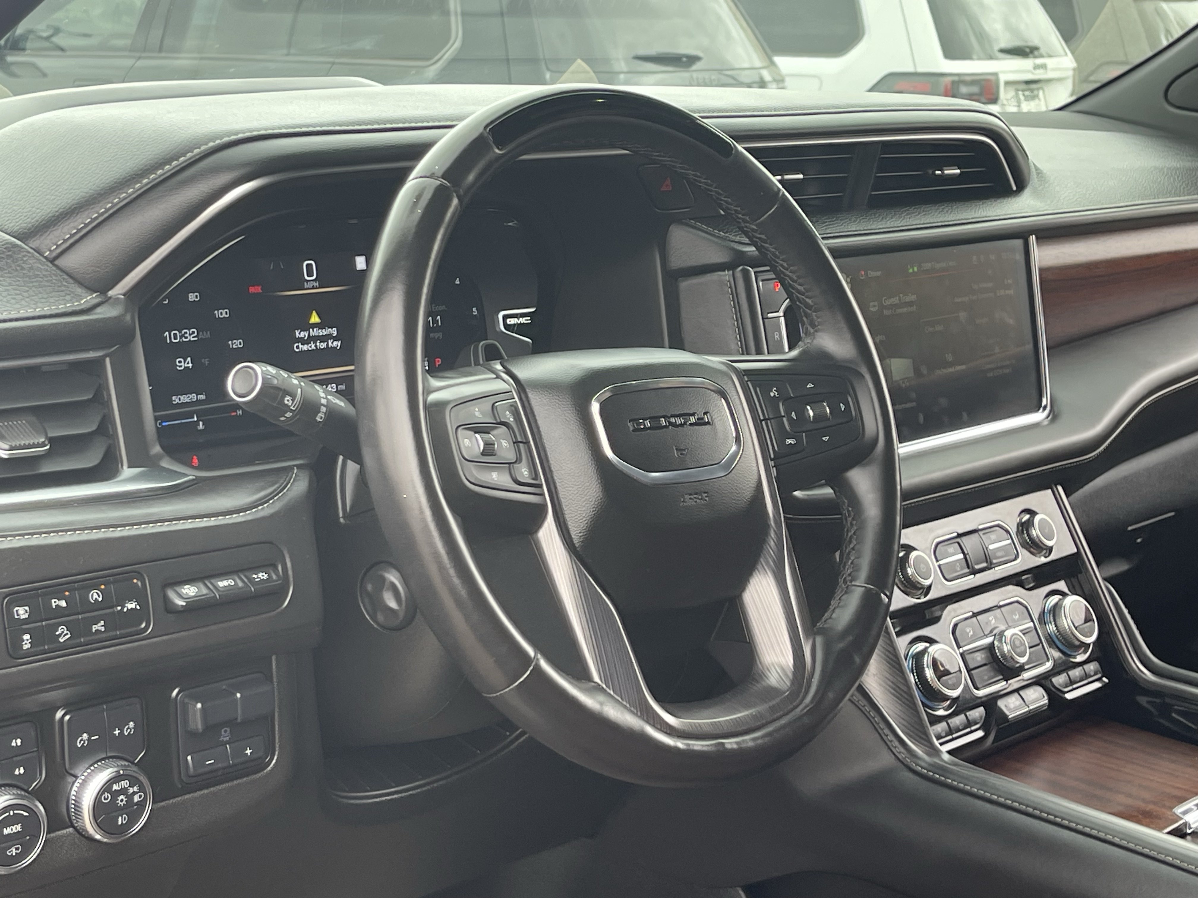Used 2023 GMC Yukon XL Denali Ultimate AWD/4WD image 23