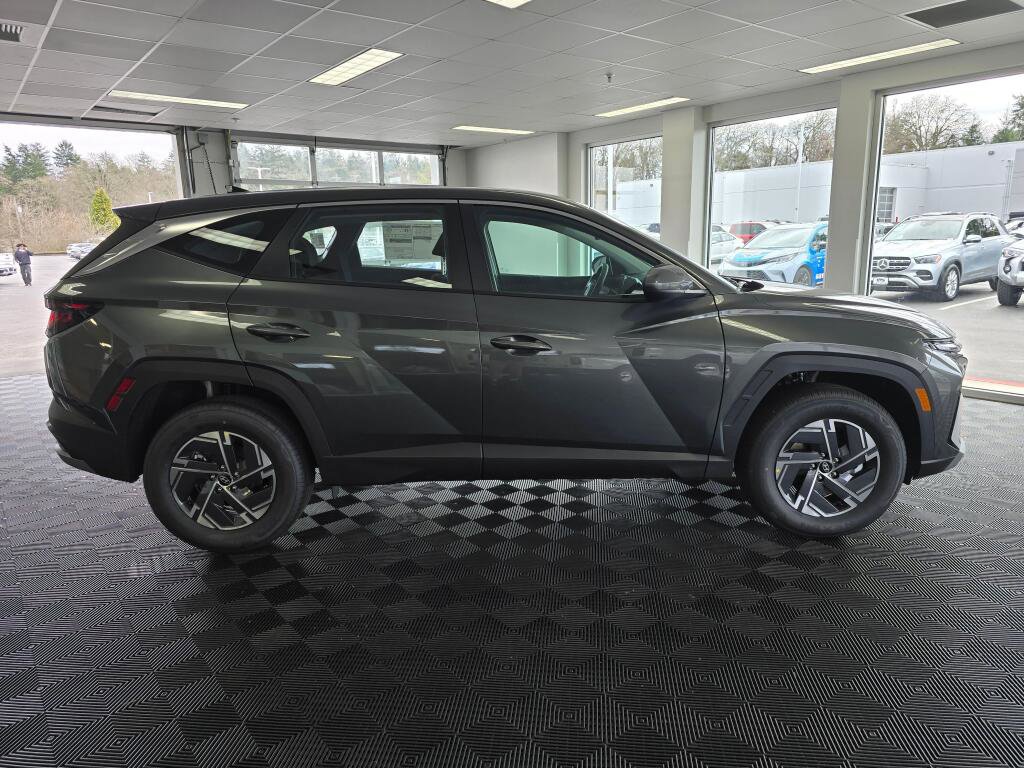 New 2026 Hyundai Tucson Blue SE image 3