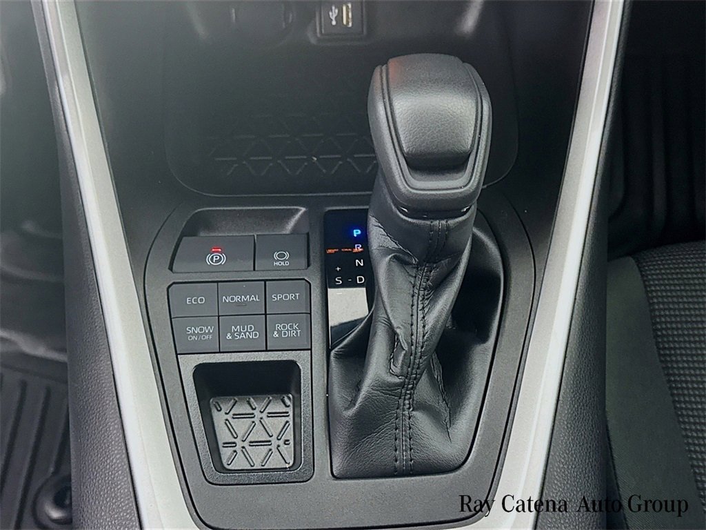 Used 2023 Toyota RAV4 LE image 17