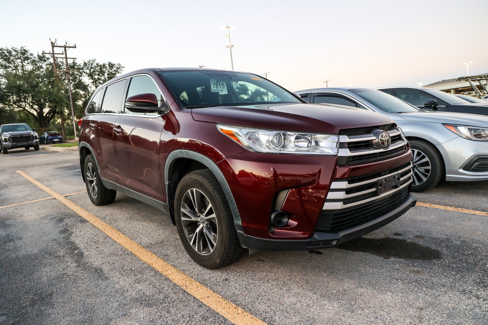Used 2019 Toyota Highlander LE FWD image 6