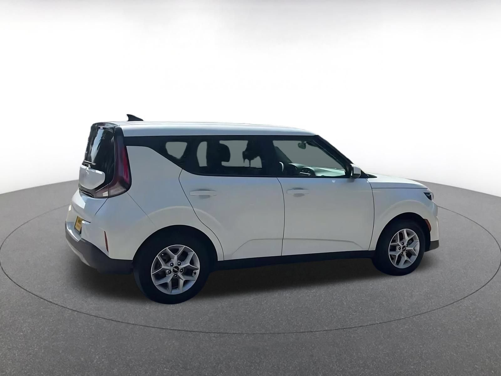 Used 2025 Kia Soul LX w/ LX Technology Package FWD image 13