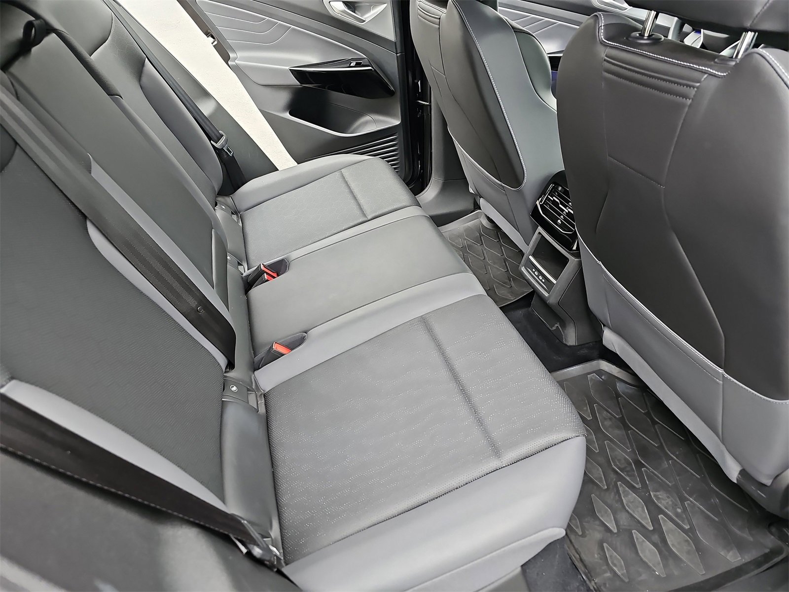 Used 2023 Volkswagen ID.4 Pro S image 11