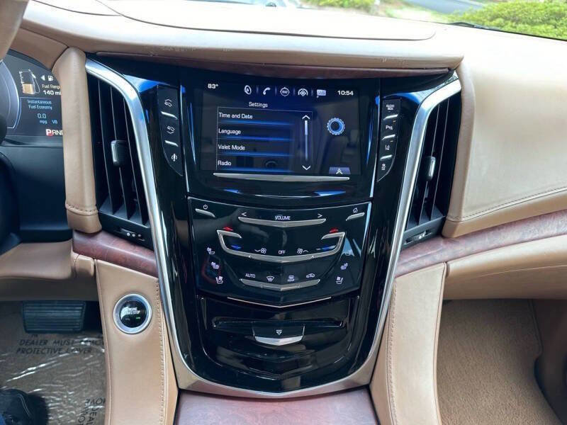 Used 2015 Cadillac Escalade Platinum image 2