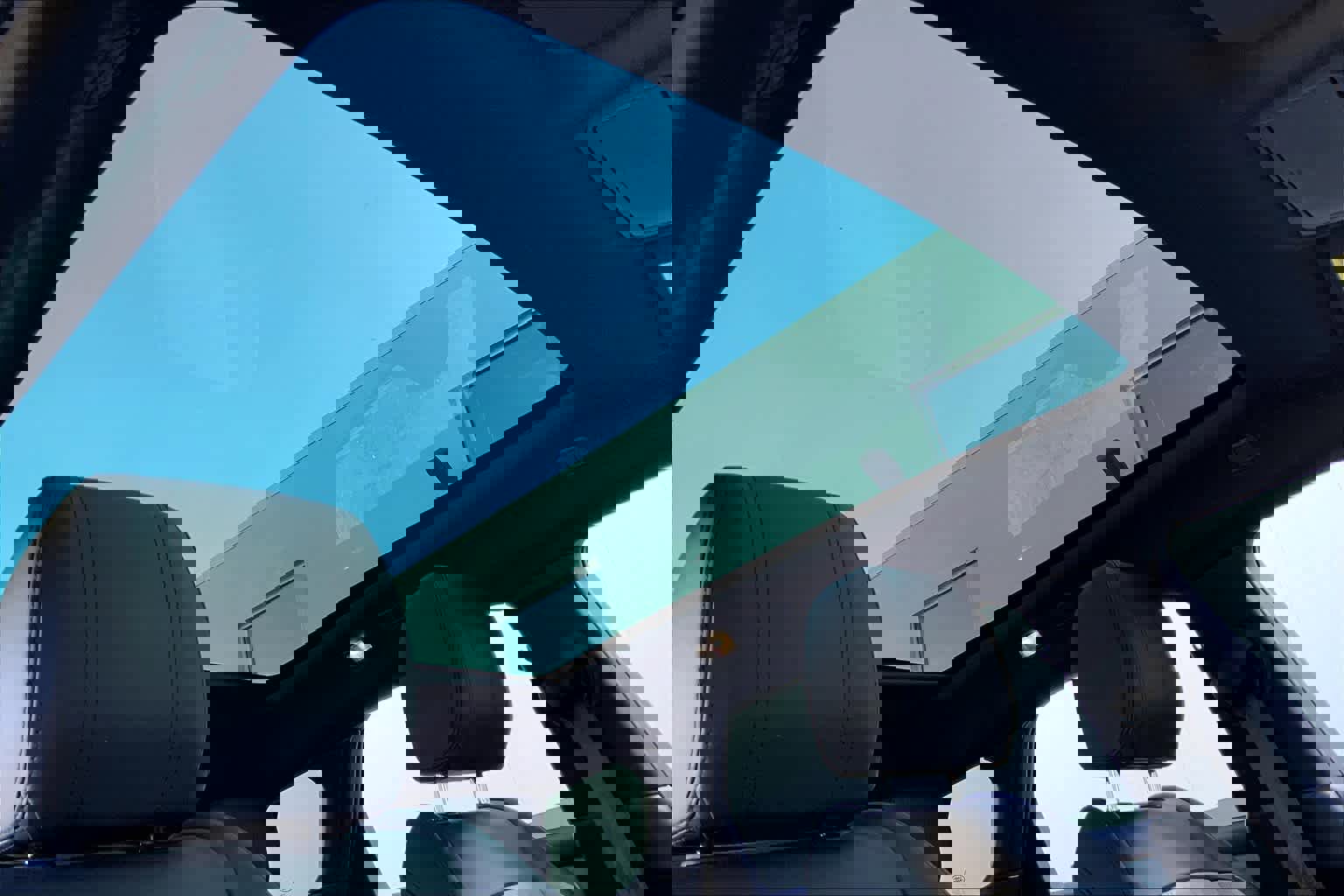 Used 2020 Land Rover Range Rover Evoque R-Dynamic HSE image 14