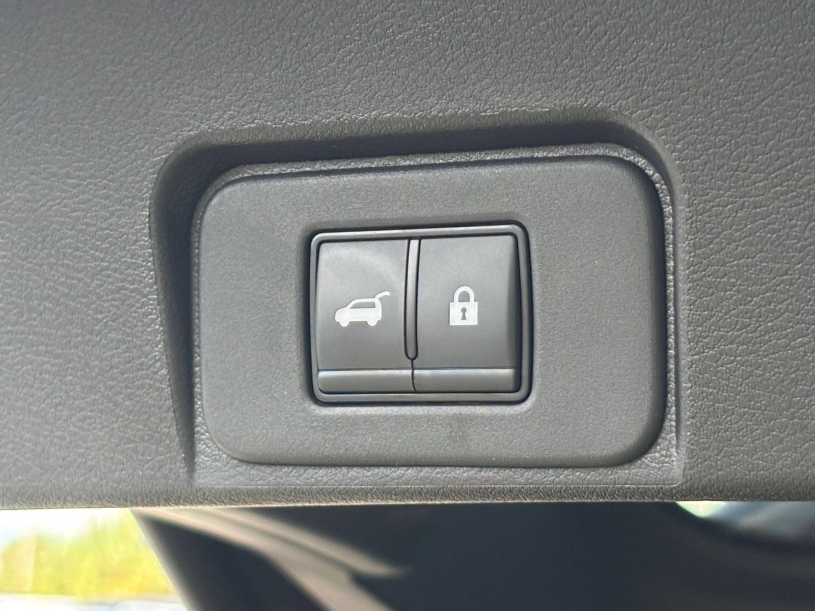 Used 2025 Nissan Rogue SV FWD image 22