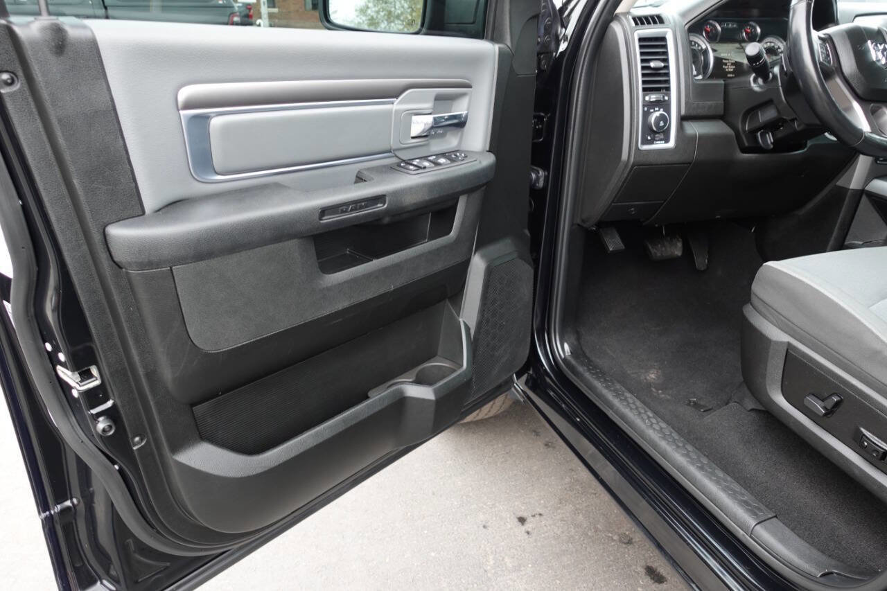 Used 2023 RAM 1500 Classic SLT w/ Electronics Convenience Group AWD/4WD image 15