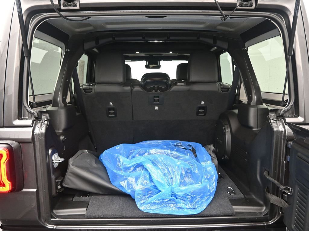 Used 2025 Jeep Wrangler Unlimited Rubicon image 32