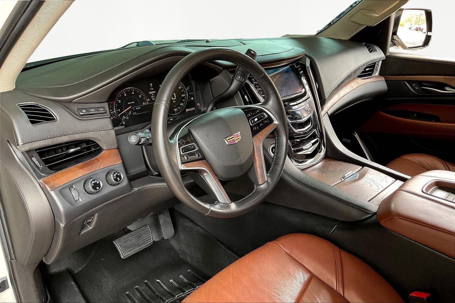 Used 2015 Cadillac Escalade ESV Premium image 17