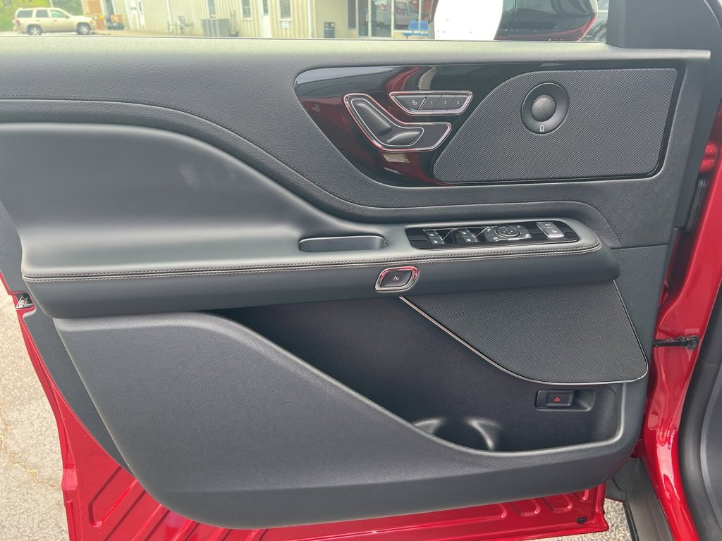 New 2025 Lincoln Aviator AWD w/ Jet Appearance Package image 27