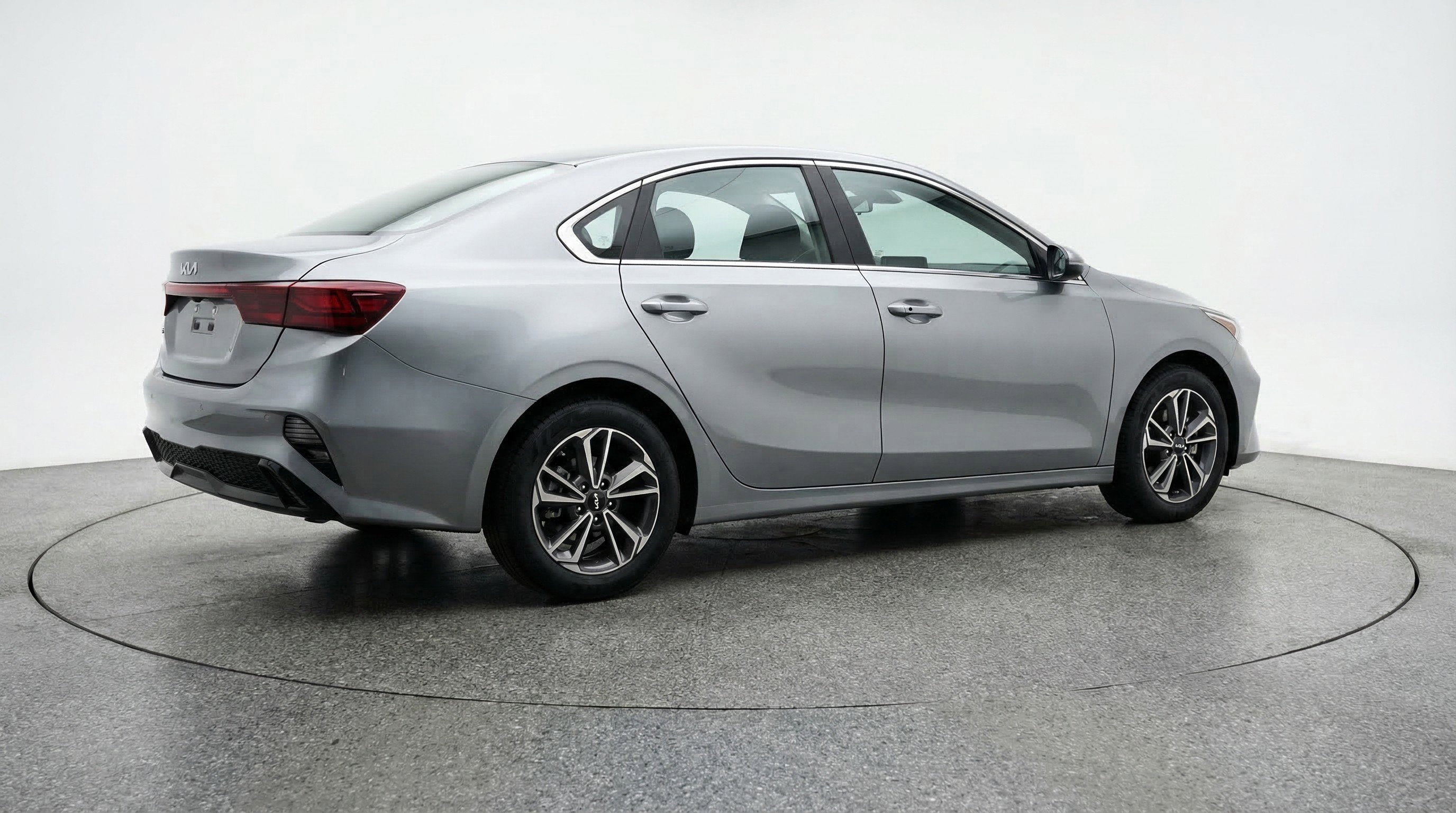 Used 2024 Kia Forte LXS image 9