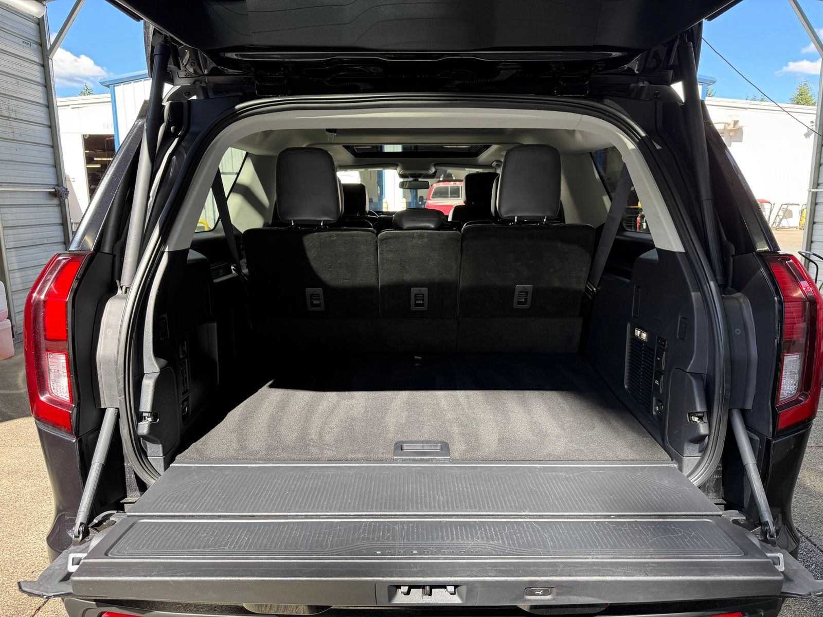 Used 2025 Ford Expedition Max Active AWD/4WD image 7