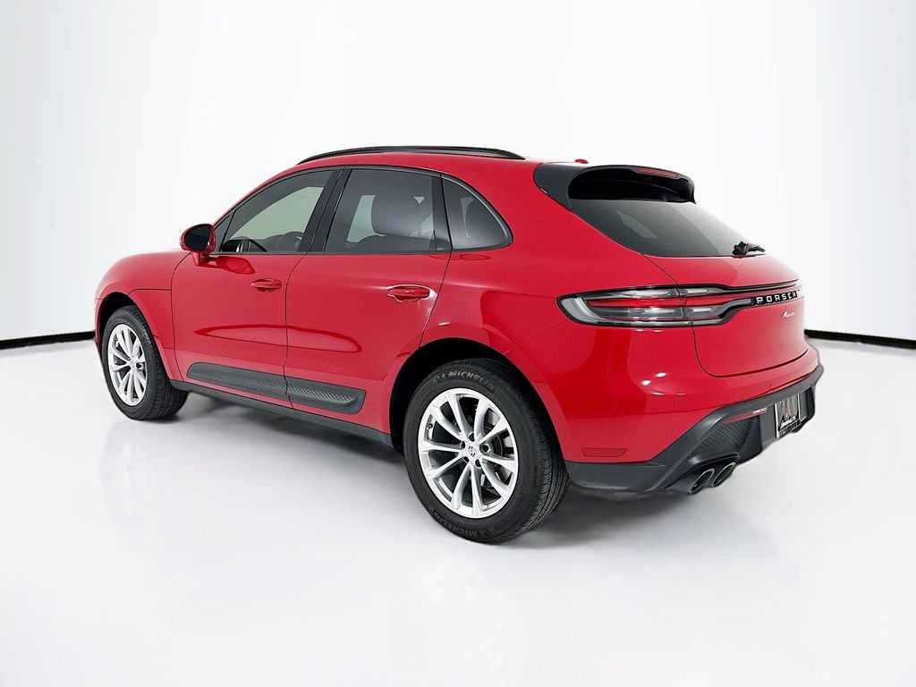 Certified 2025 Porsche Macan AWD/4WD image 3