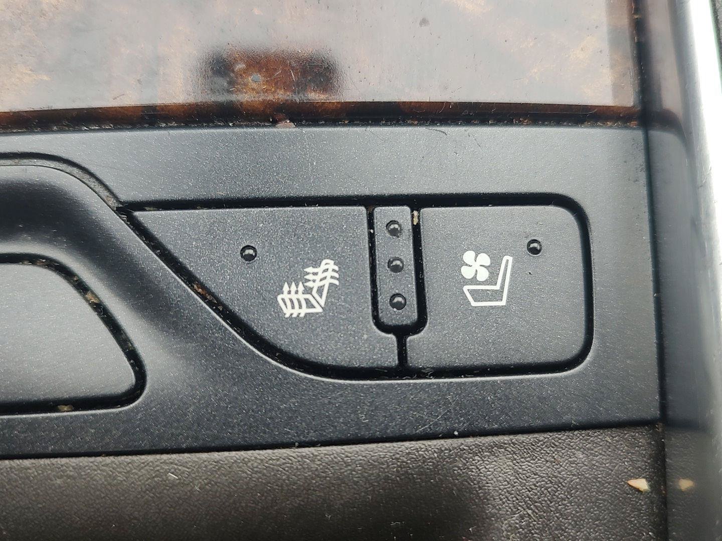 Used 2015 Chevrolet Impala LTZ FWD image 15