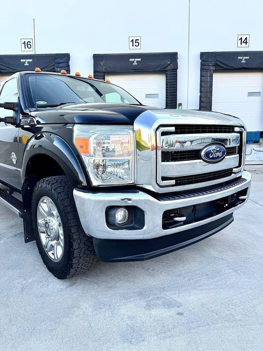 Used 2016 Ford F250 Lariat w/ Lariat Ultimate Package AWD/4WD image 2