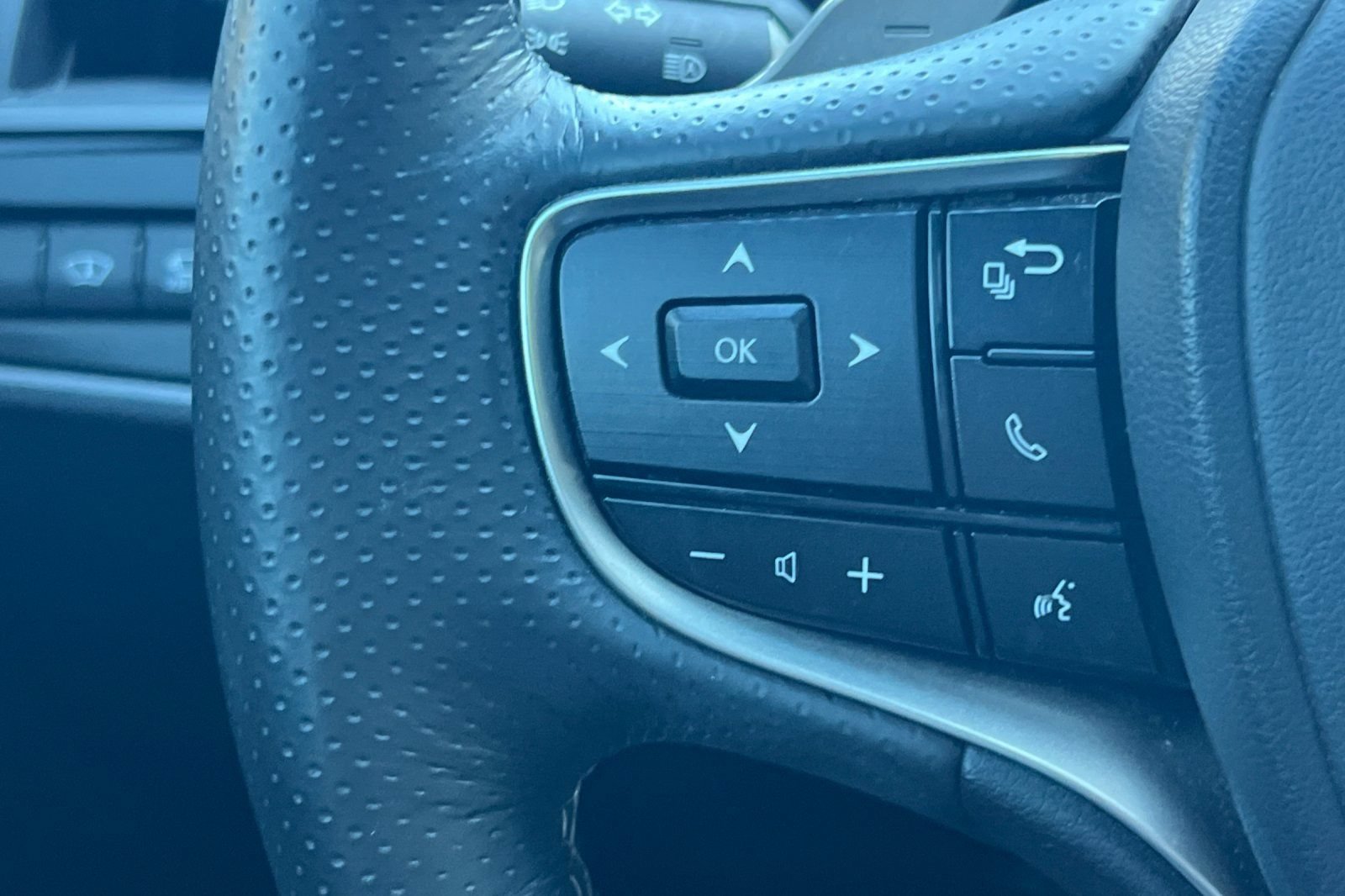 Used 2024 Lexus ES 350 F Sport w/ Accessory Package (Z2) FWD image 34
