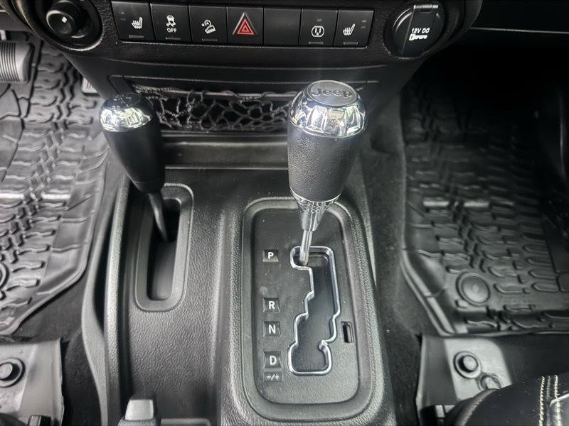 Used 2018 Jeep Wrangler Unlimited Rubicon w/ Connectivity Group AWD/4WD image 15