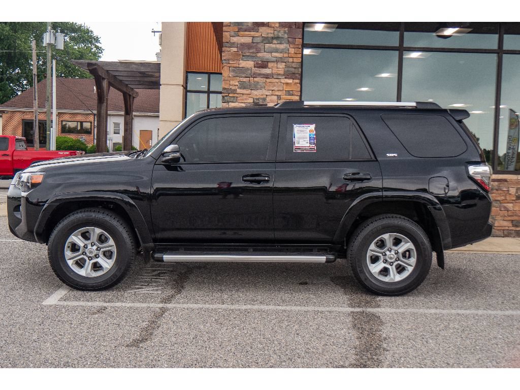 Used 2022 Toyota 4Runner SR5 Premium w/ Moonroof Package AWD/4WD image 6