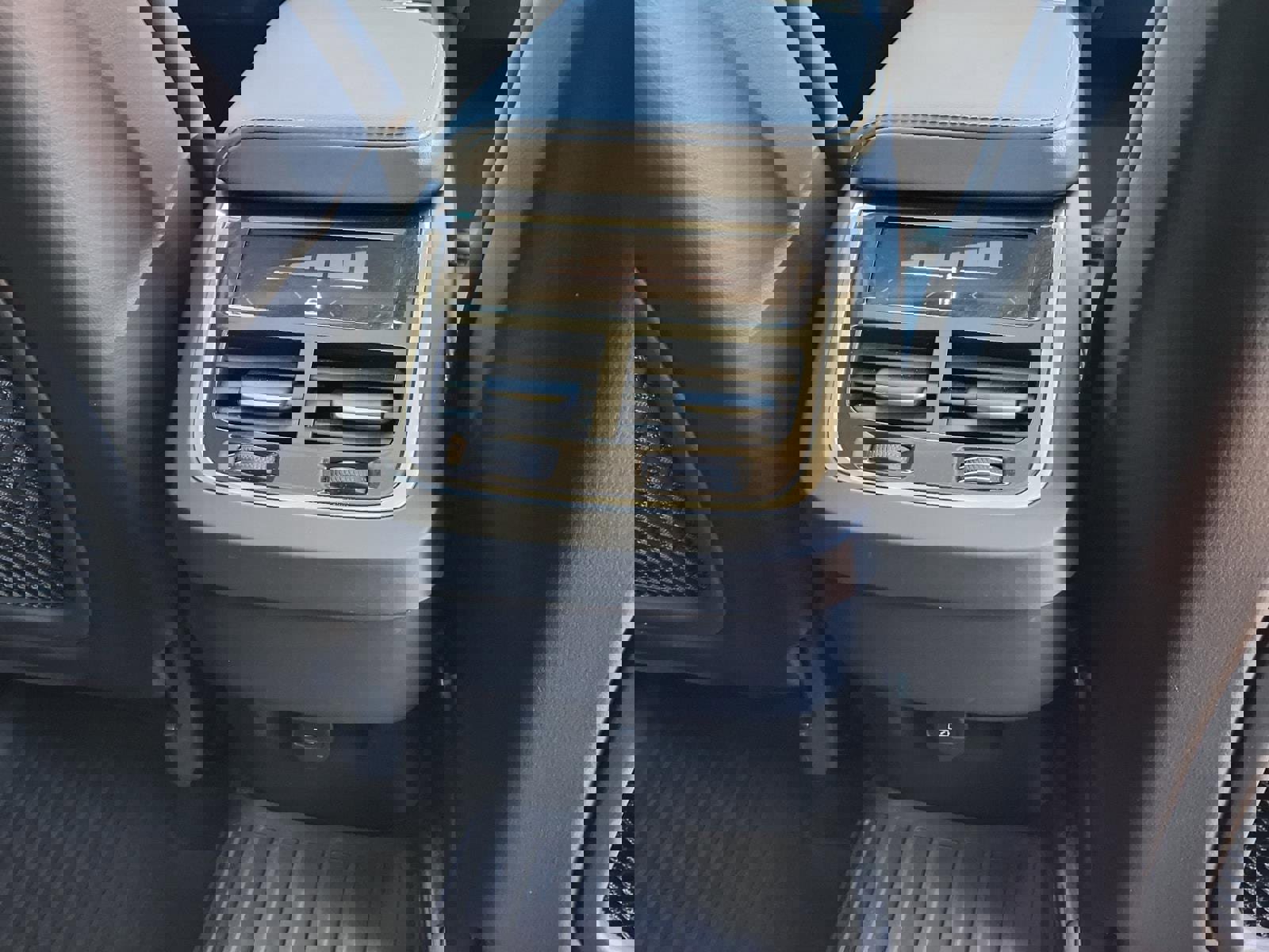 Certified 2023 Volvo XC60 B5 Ultimate w/ Protection Package Premier image 17