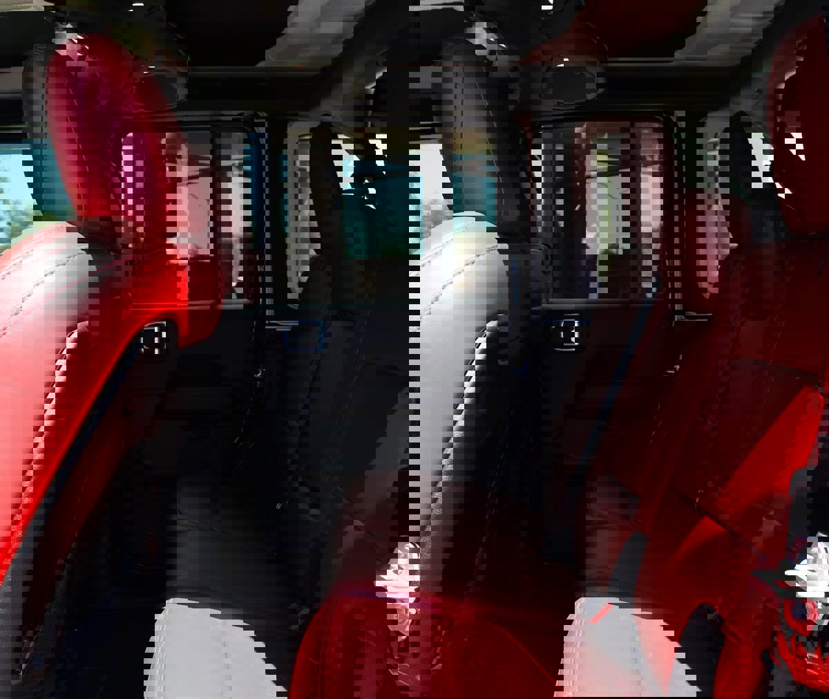 Used 2024 Jeep Wrangler Unlimited Rubicon 392 image 35