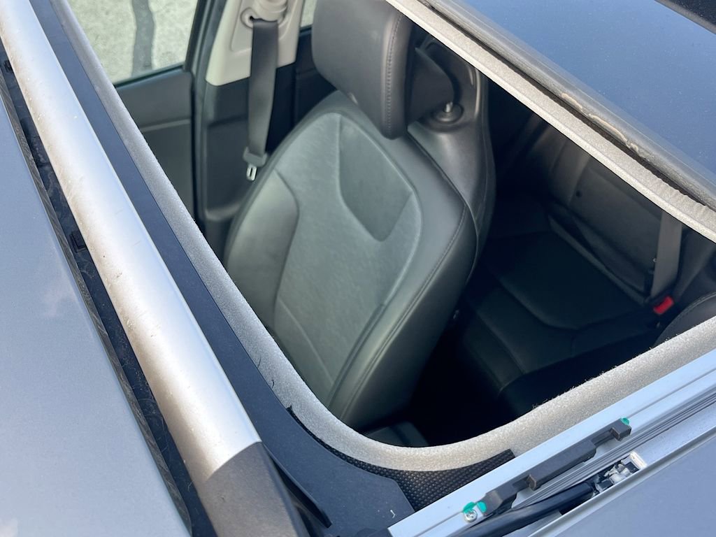 Used 2024 Kia Niro SX Touring image 23