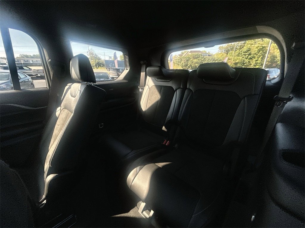 Used 2025 Jeep Grand Cherokee L Altitude image 24
