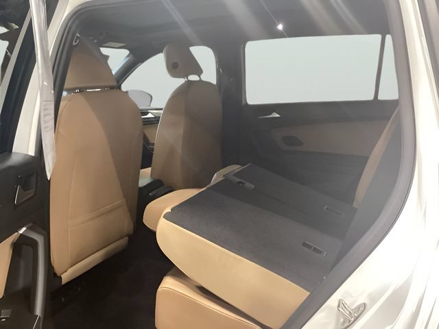 Certified 2024 Volkswagen Tiguan SE R-Line AWD/4WD image 14